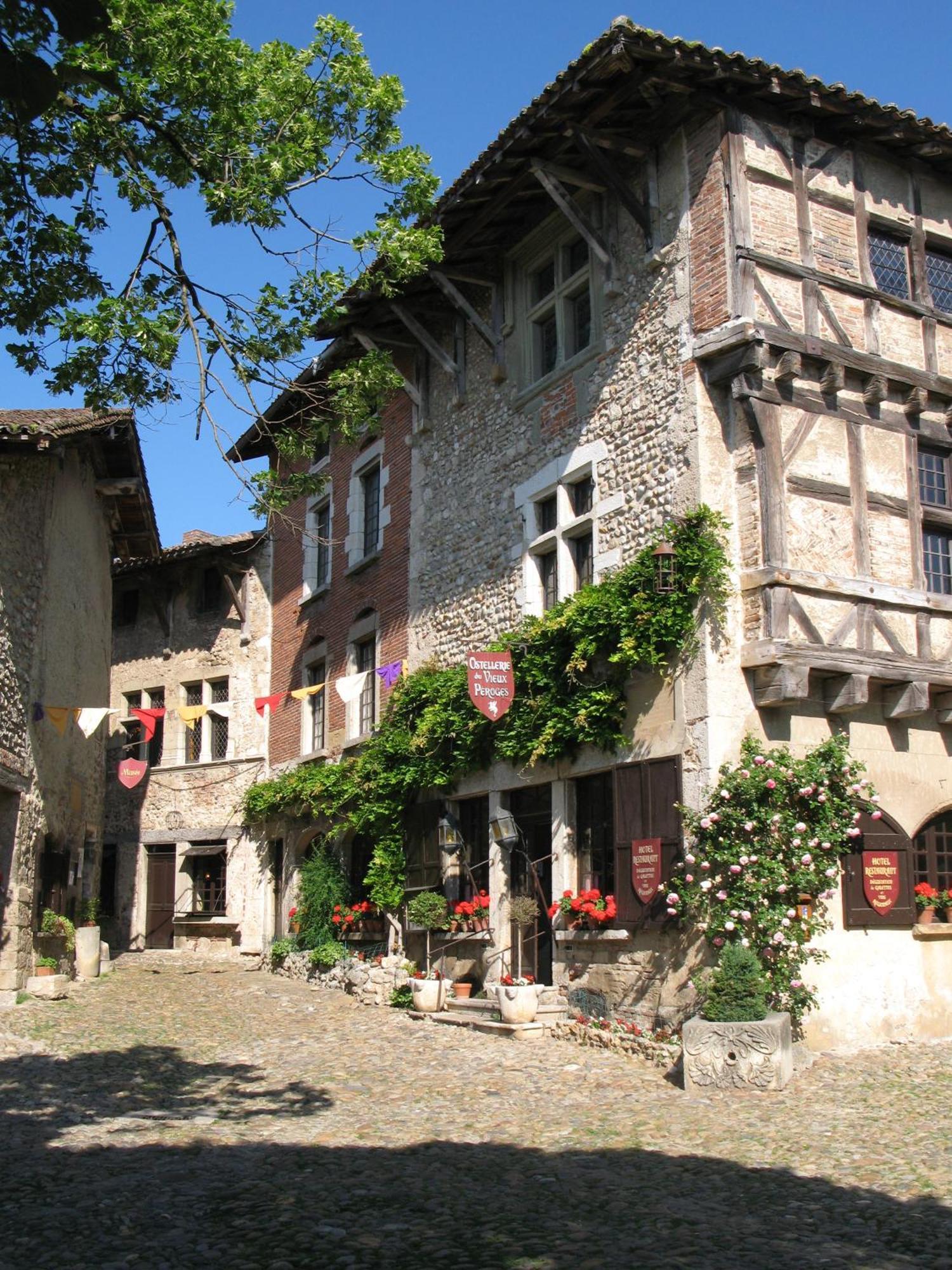 Hostellerie Du Vieux Pérouges Buitenkant foto