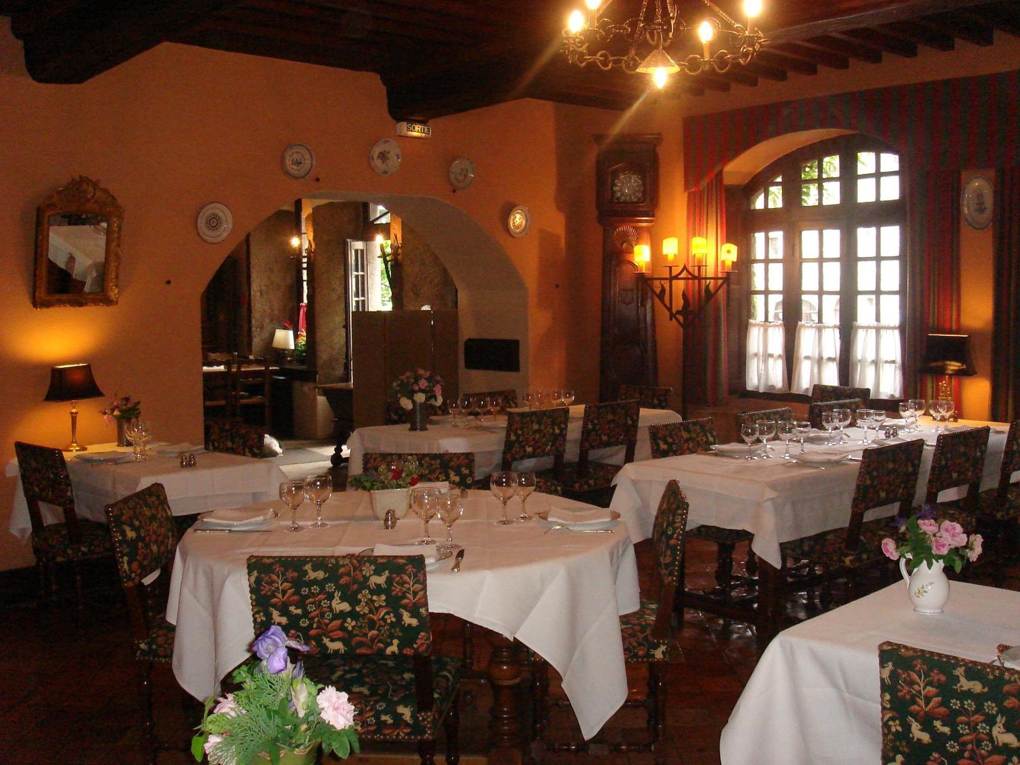 Hostellerie Du Vieux Pérouges Buitenkant foto