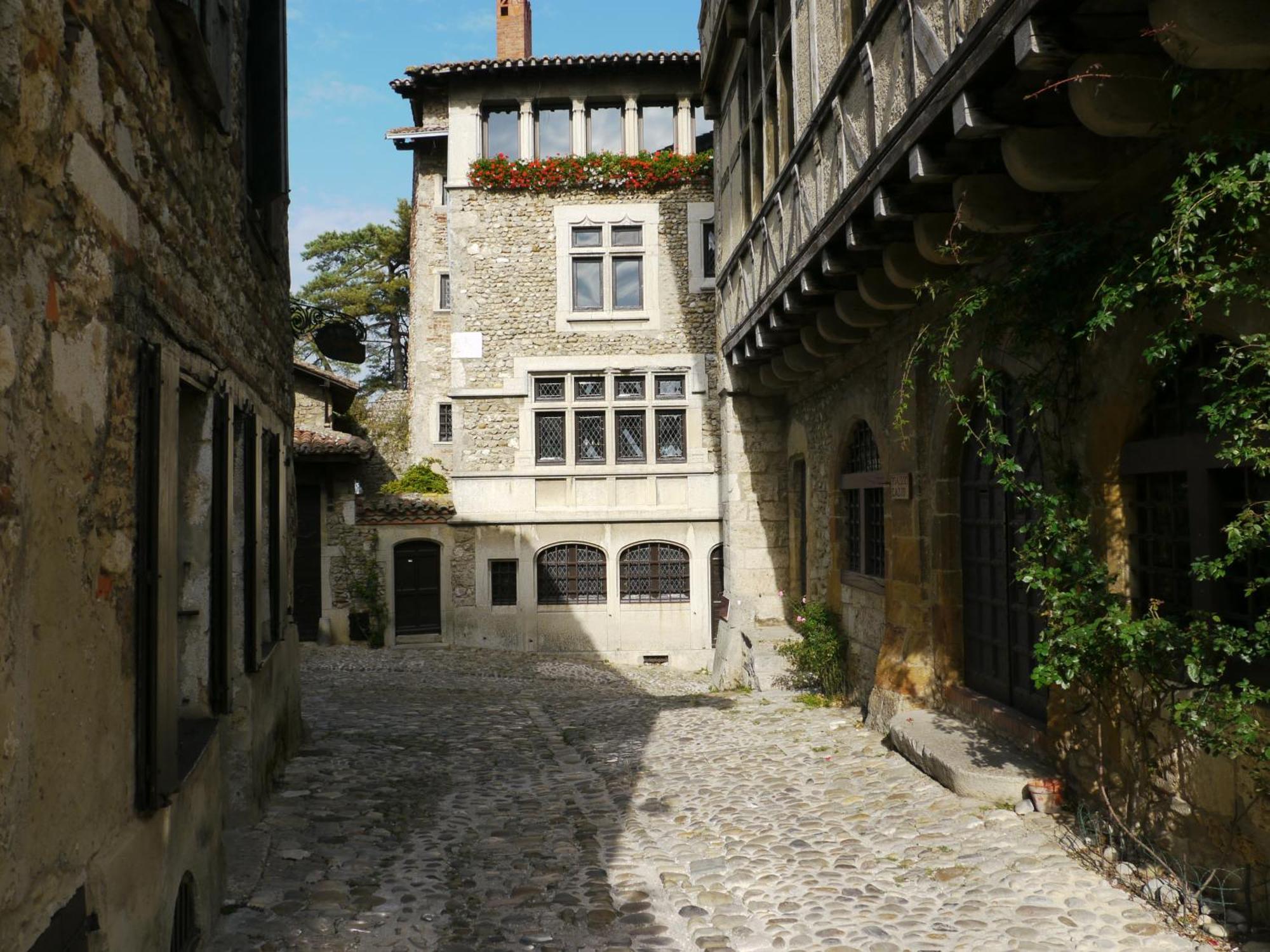 Hostellerie Du Vieux Pérouges Buitenkant foto