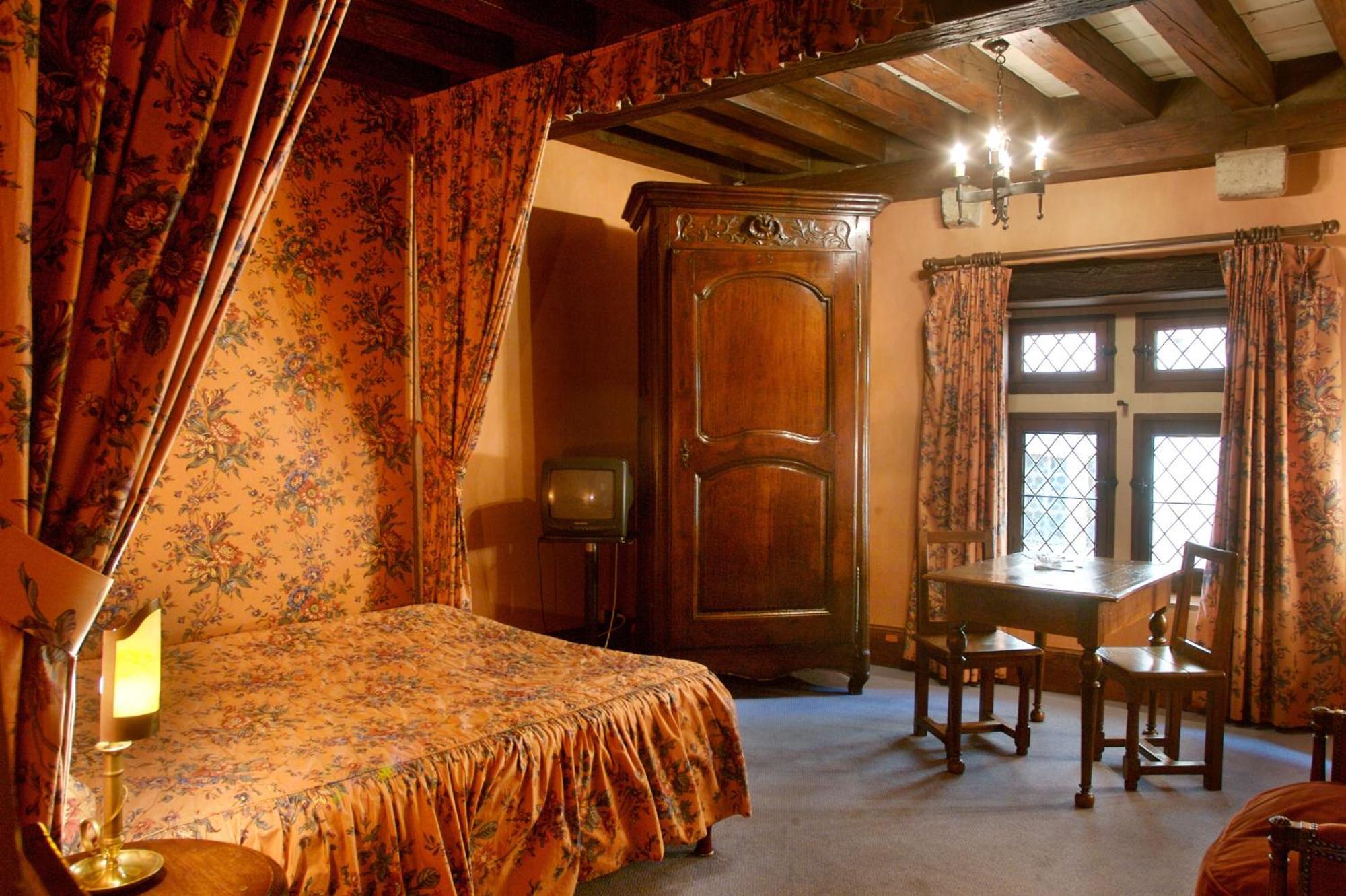 Hostellerie Du Vieux Pérouges Kamer foto