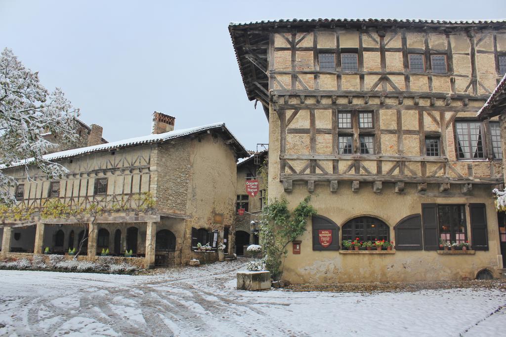 Hostellerie Du Vieux Pérouges Buitenkant foto