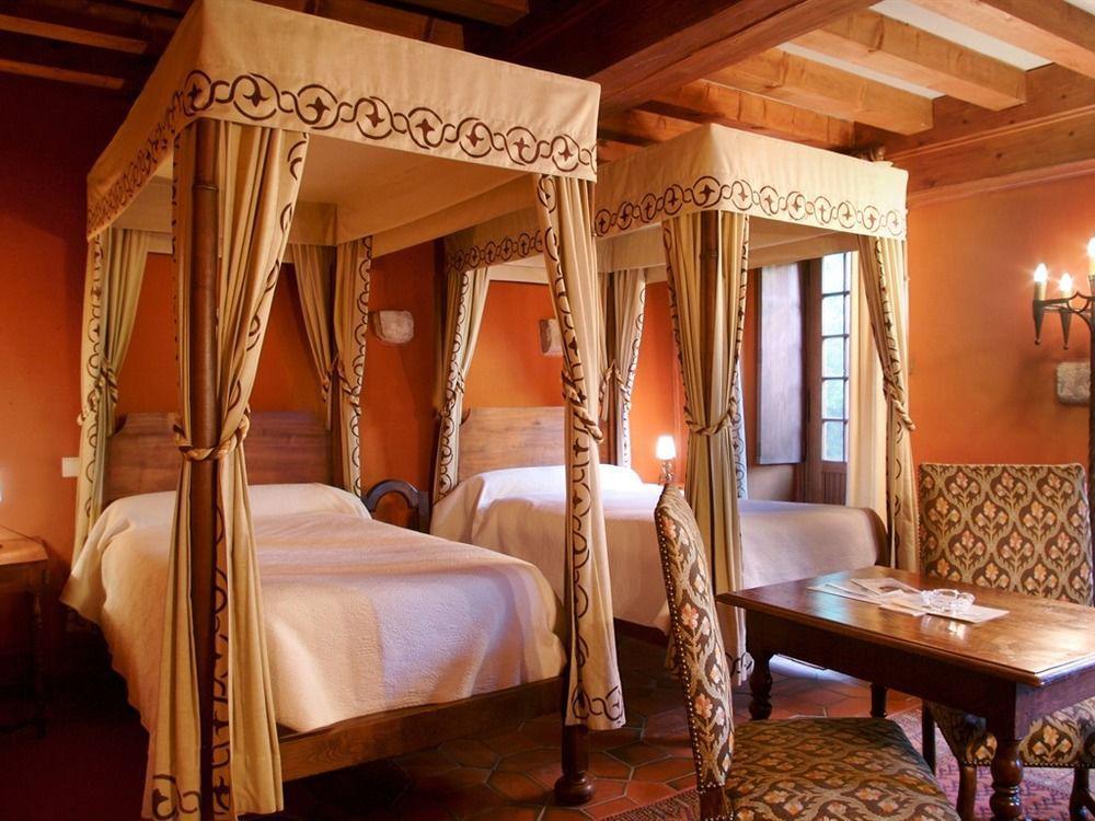 Hostellerie Du Vieux Pérouges Buitenkant foto