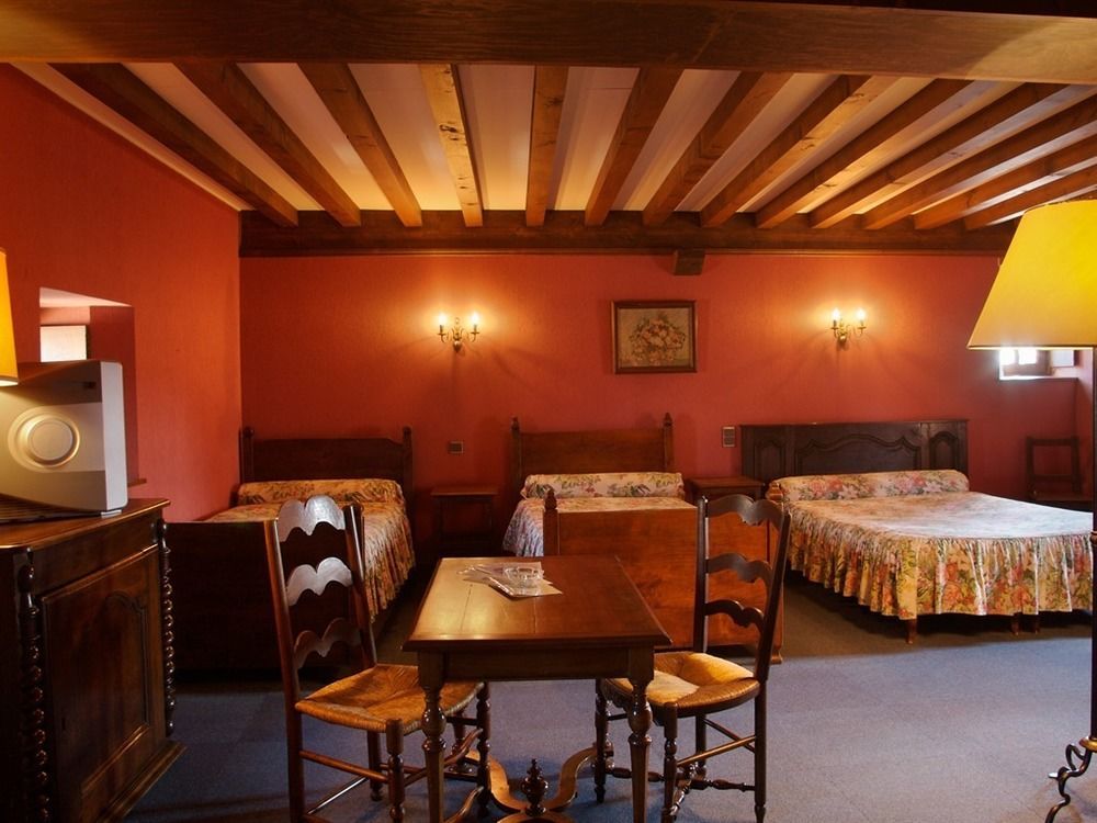 Hostellerie Du Vieux Pérouges Buitenkant foto