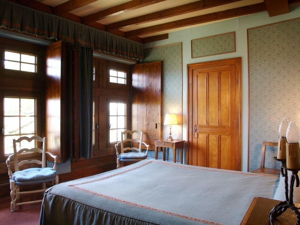 Hostellerie Du Vieux Pérouges Buitenkant foto