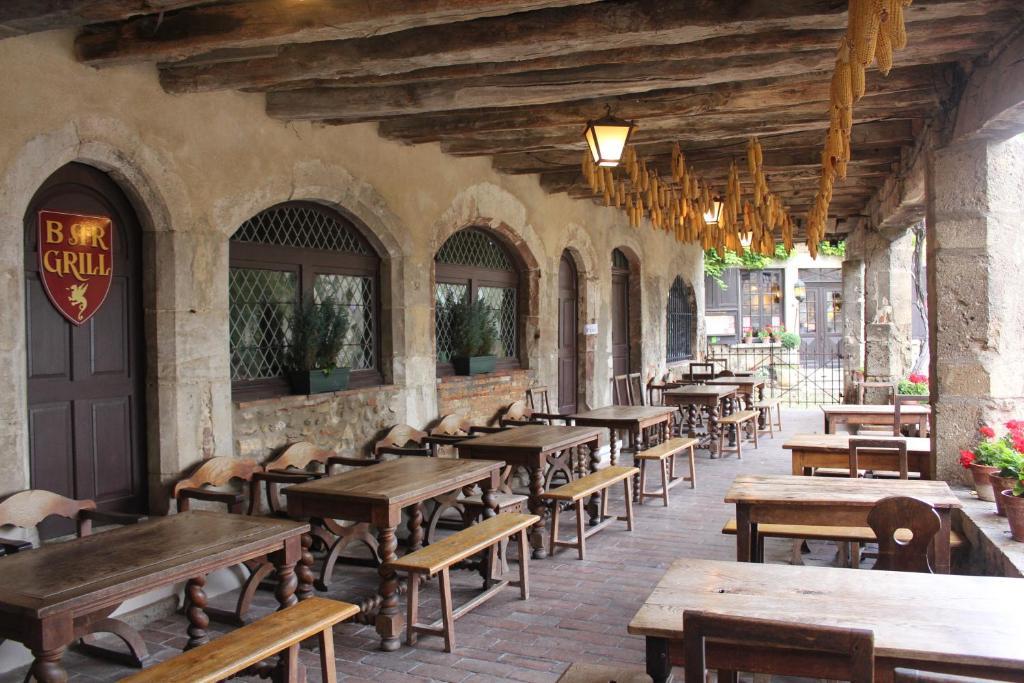 Hostellerie Du Vieux Pérouges Buitenkant foto